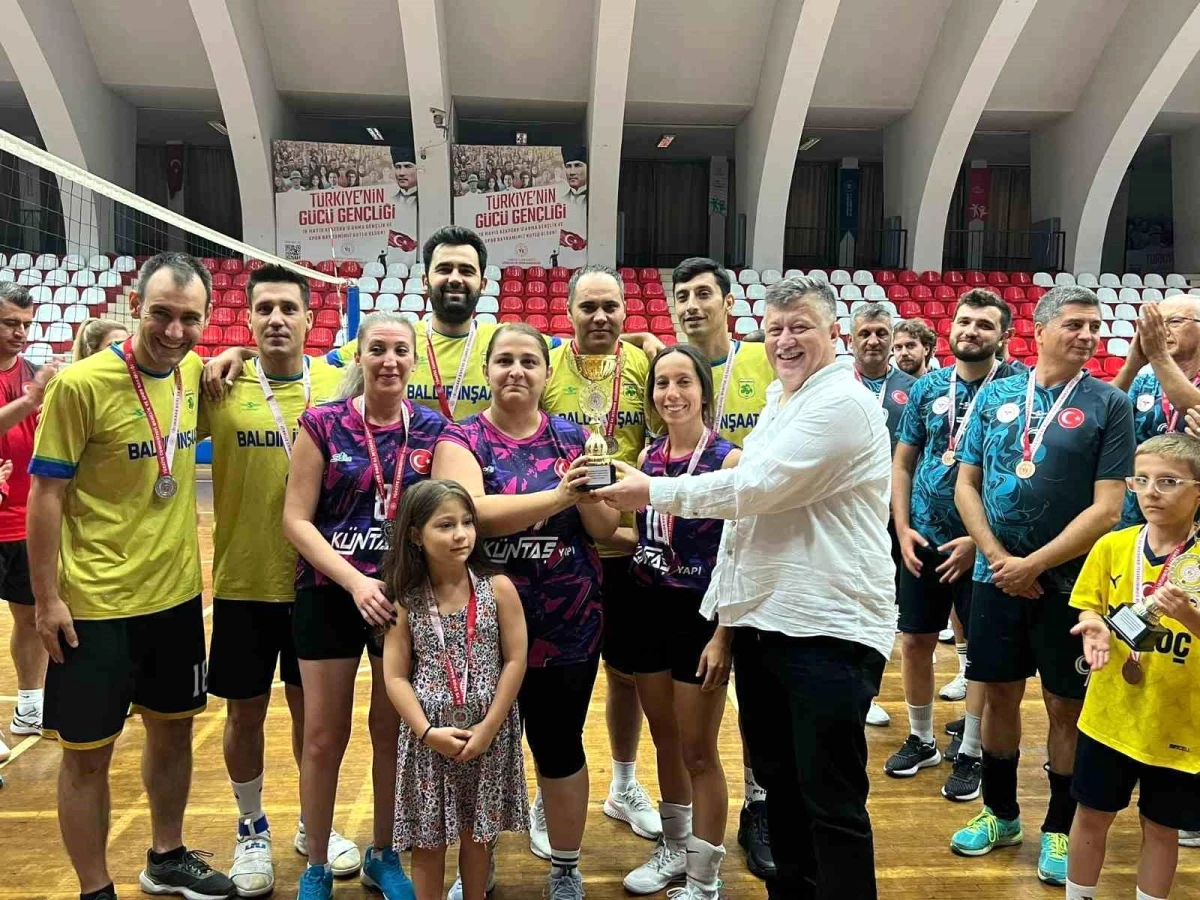 Aydın’da düzenlenen Kurumlar Arası Voleybol Turnuvası sona erdi